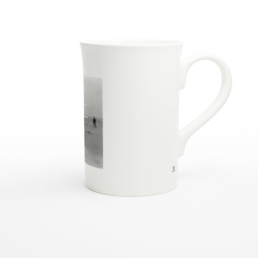 Tazzarte fine porcelain mug, right view with the Tazzarte logo beside the handle