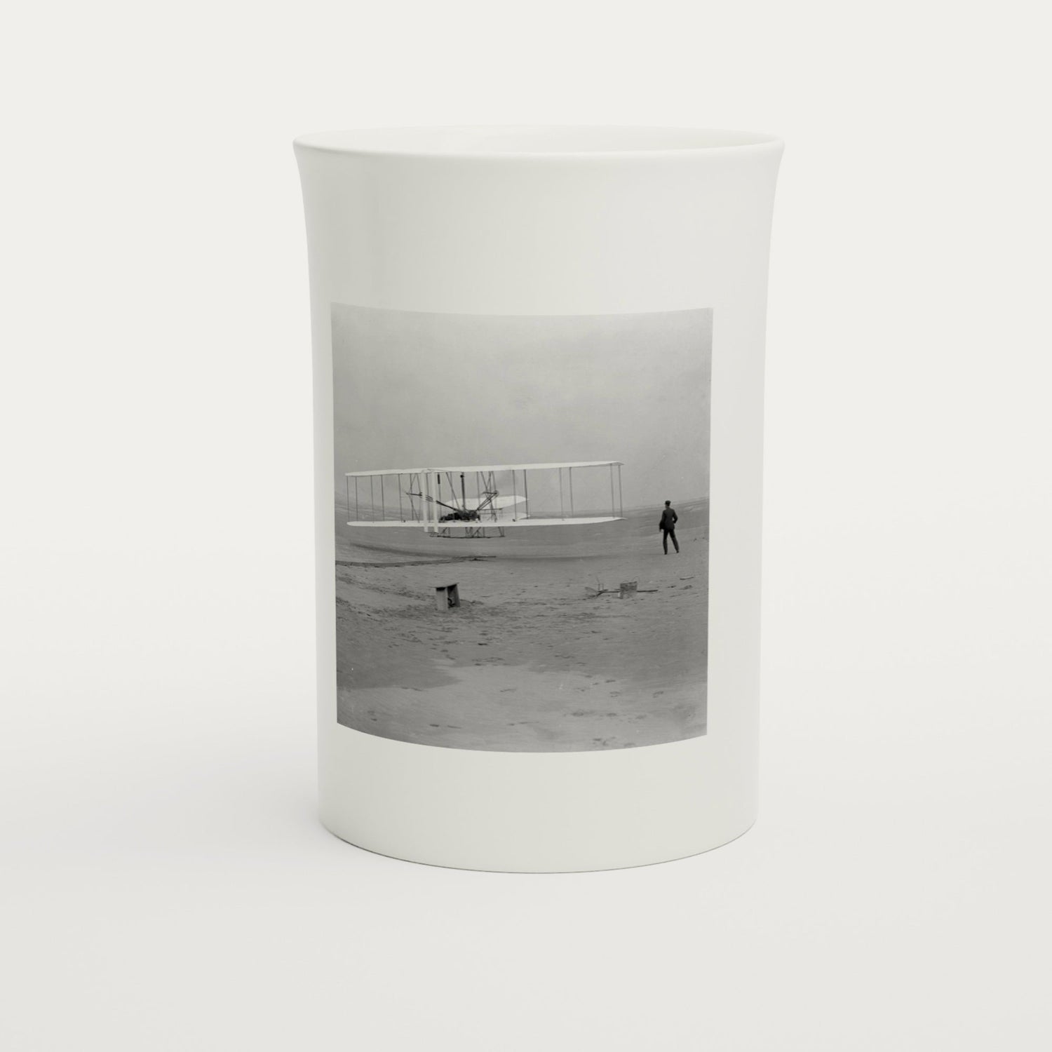 Pioneers & Explorers – Tazzarte fine porcelain mug with the Wright brothers at Kitty Hawk, 1903