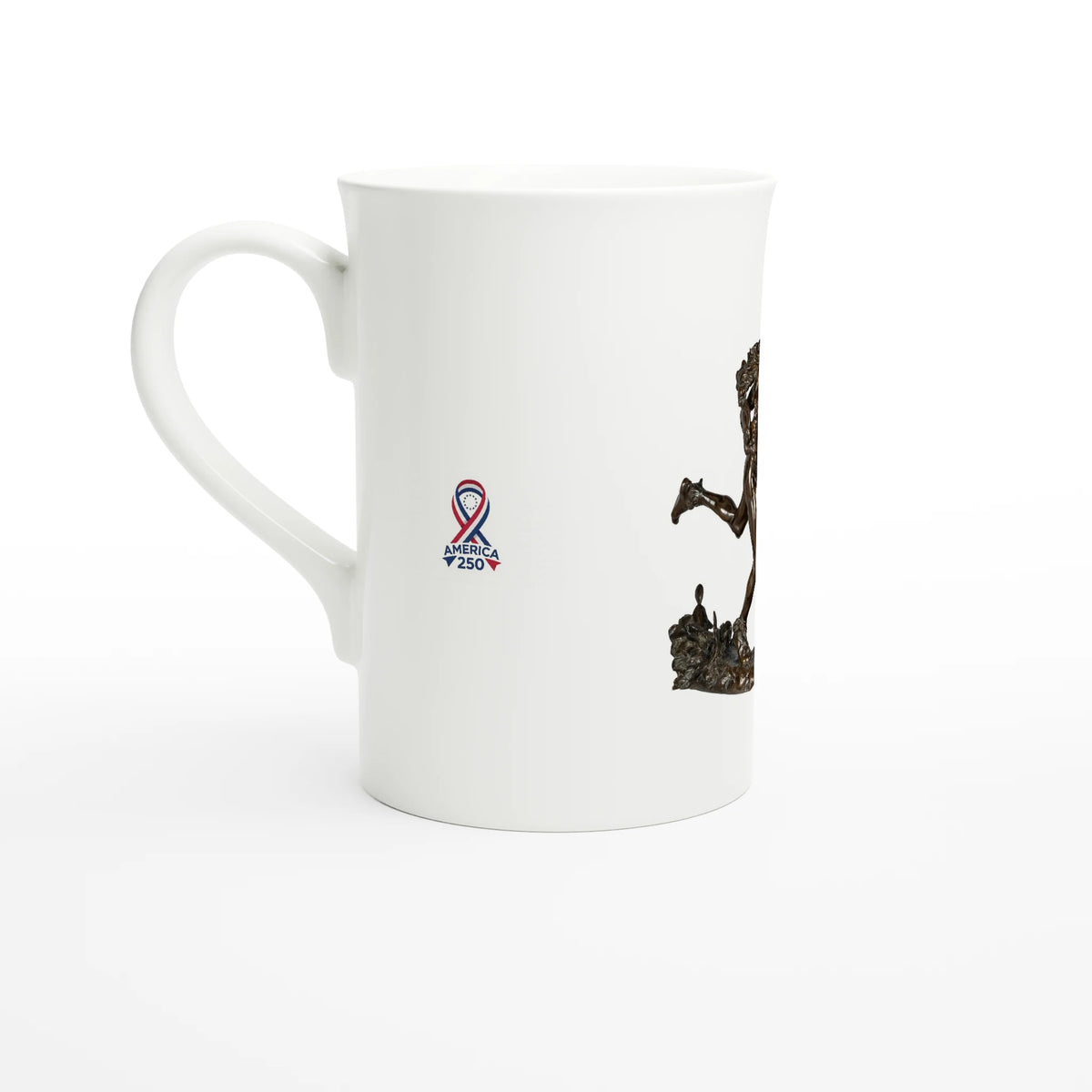 Tazzarte-Tasse aus feinem Porzellan, linke Ansicht mit dem Emblem America 250