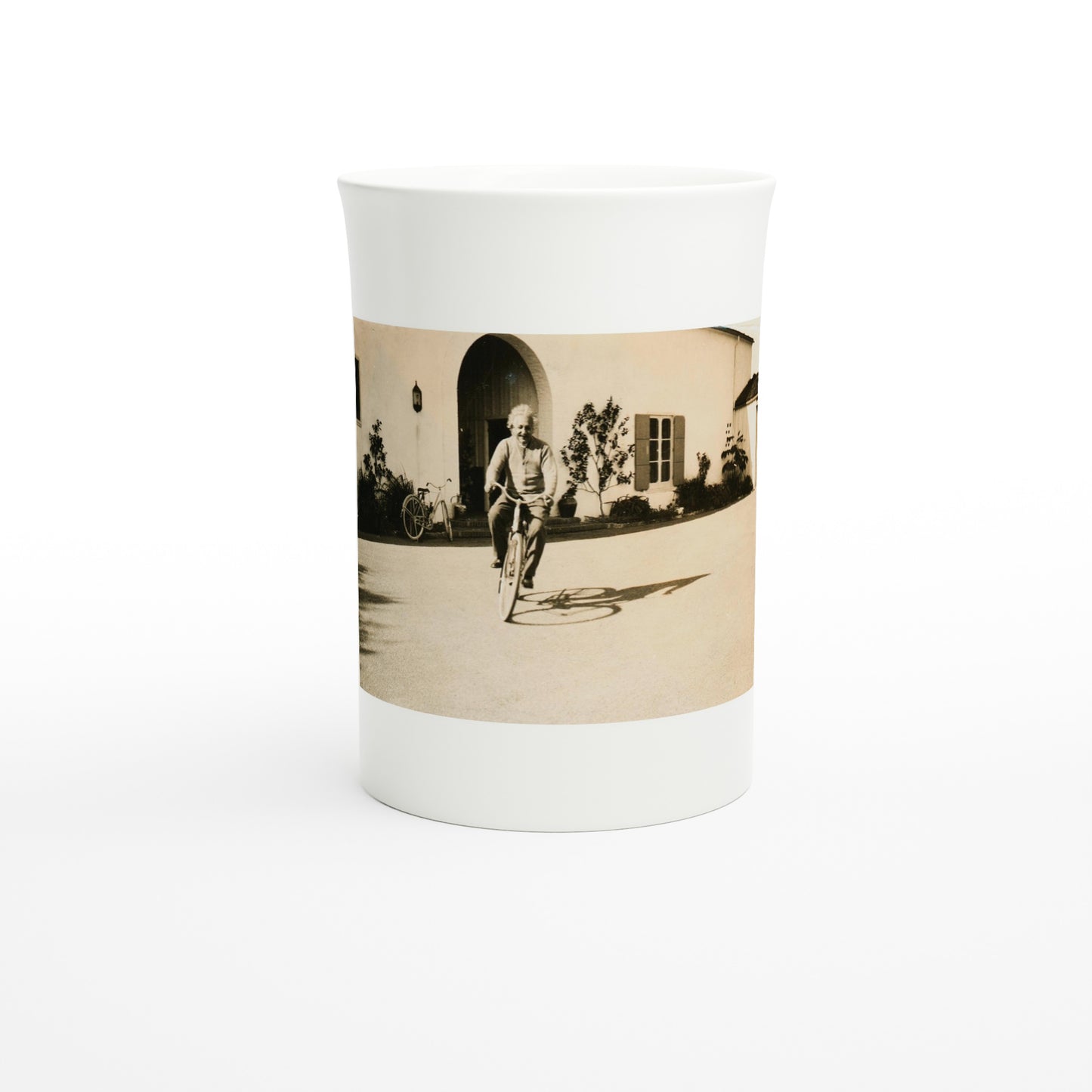 Albert Einstein on a bicycle, Santa Barbara 1933 – Tazzarte fine porcelain mug, front view