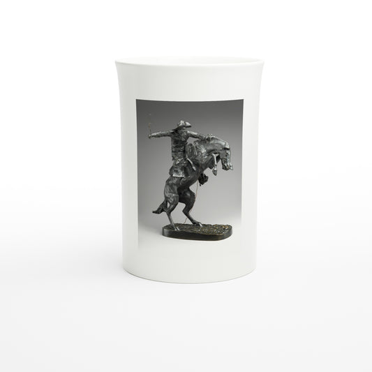 Porzellantasse mit Frederic Remingtons Bronze The Broncho Buster, Frontansicht