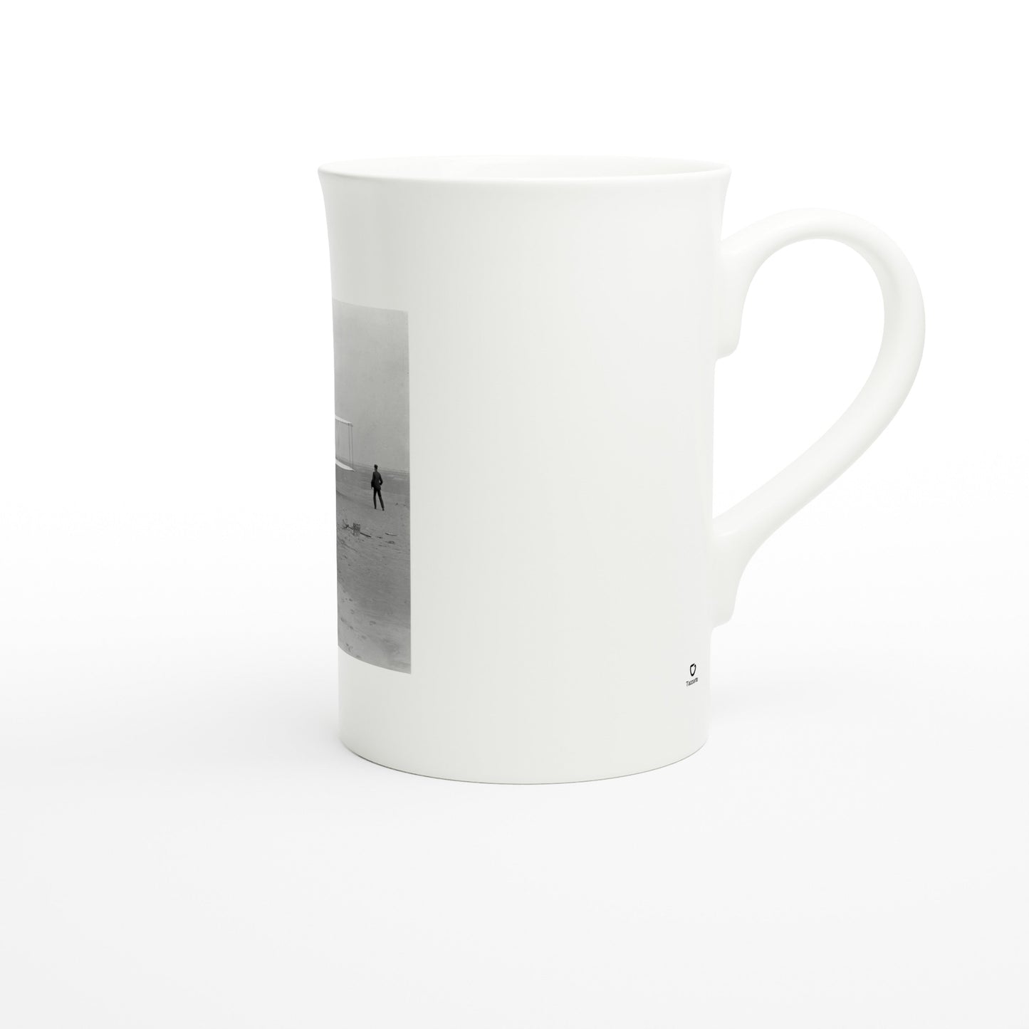 Tazzarte fine porcelain mug, right view with the Tazzarte logo beside the handle