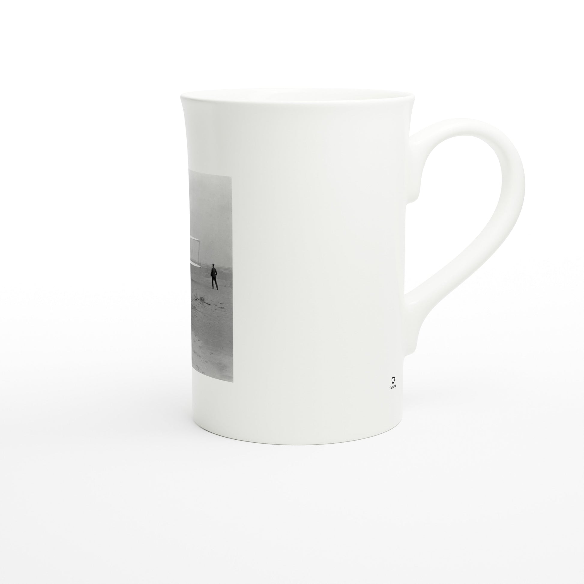 Tazzarte fine porcelain mug, right view with the Tazzarte logo beside the handle